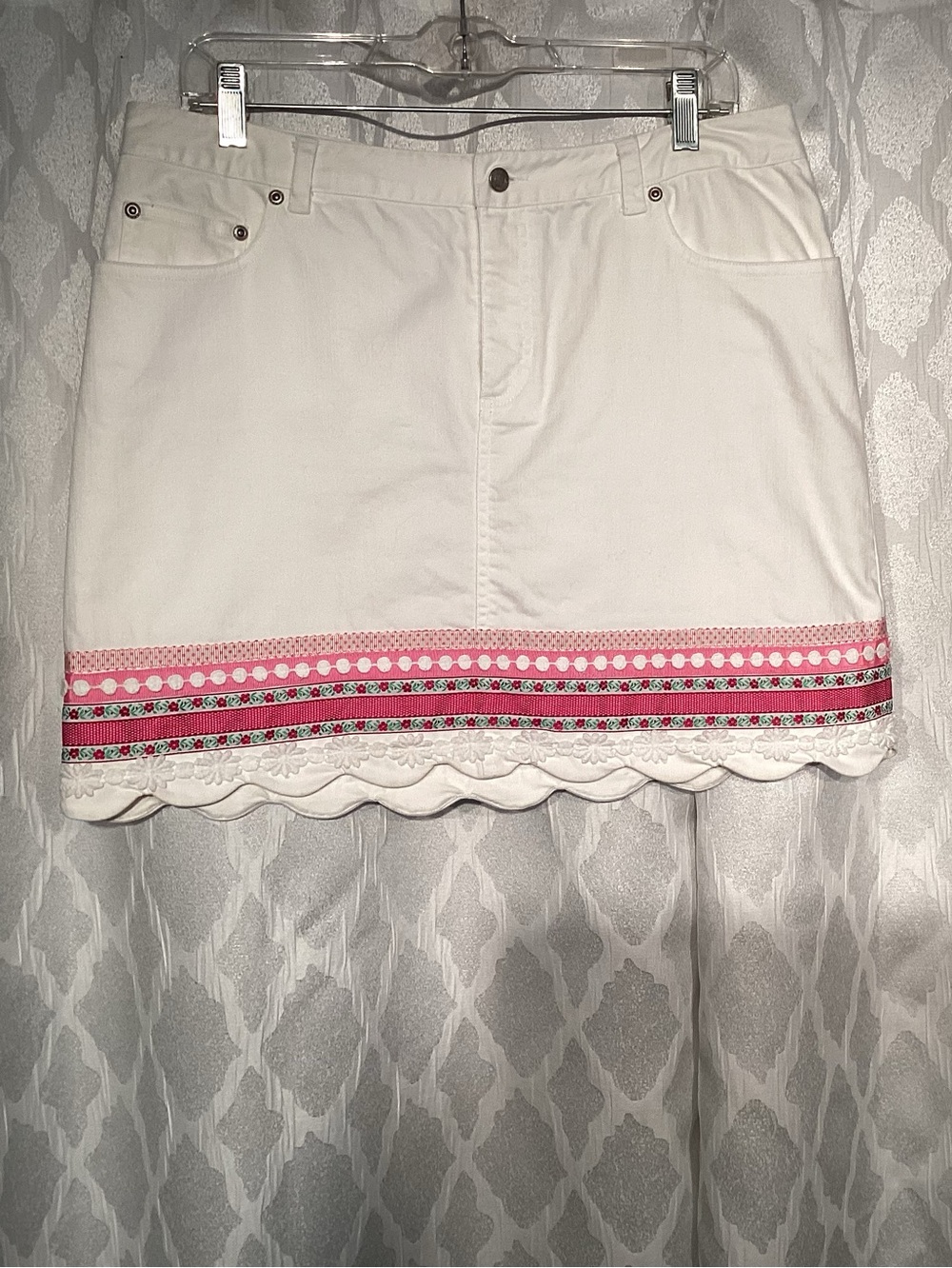 Lilly Pulitzer White Mini Skirt with Pink Trim and Scalloped Hem